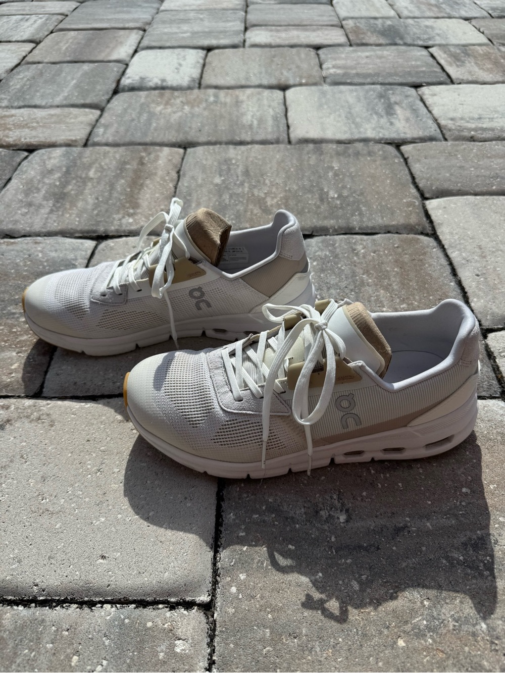 On Running Women’s Sneakers in White and Beige